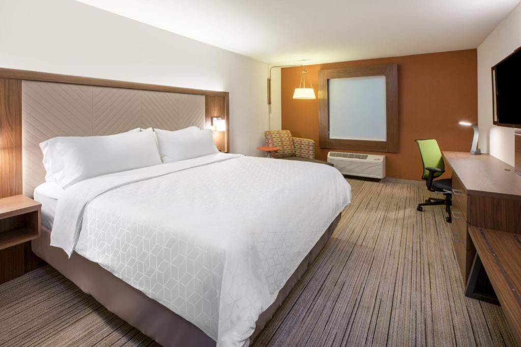Holiday Inn Express & Suites Hoteles queens